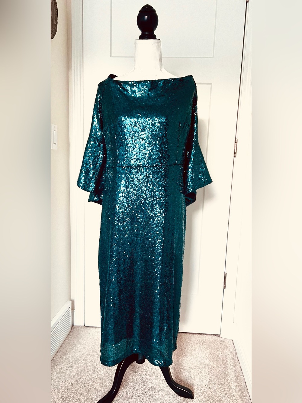 Eloquii Emerald Green Sequined Midi Dress w/3/4 bell sleeves Sz 24